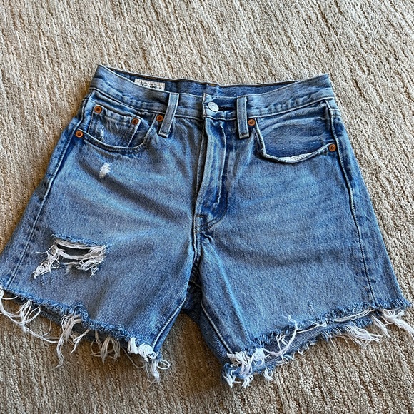 Levi’s 501 High Rise Shorts - Picture 2 of 3